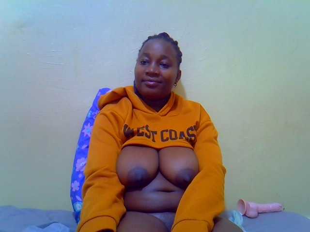 Molly-22 live cam on BongaCams
