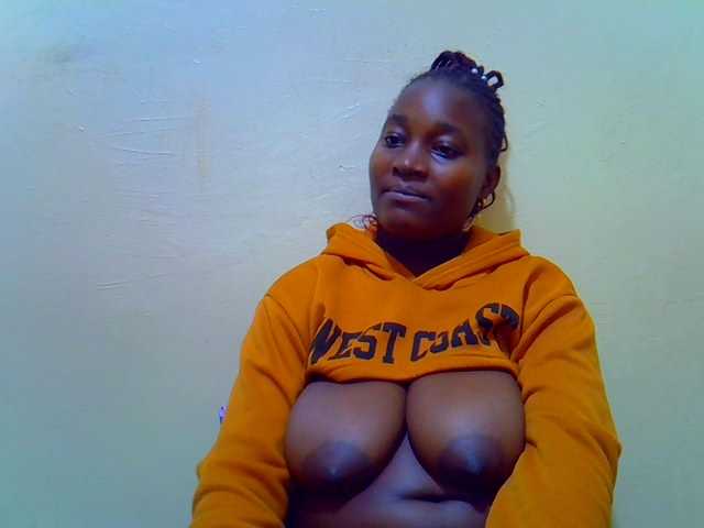 Molly-22 live cam on BongaCams
