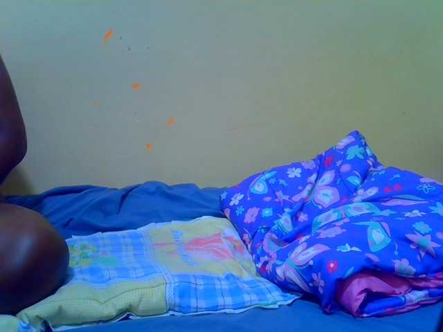 Molly-22, live now on BongaCams