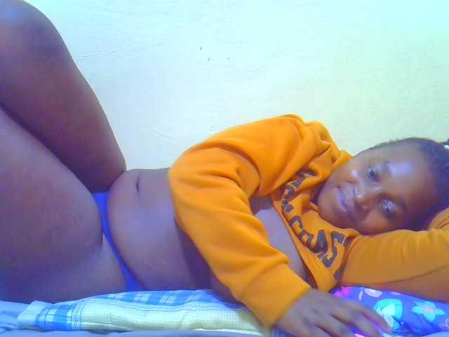 Molly-22 live cam on BongaCams