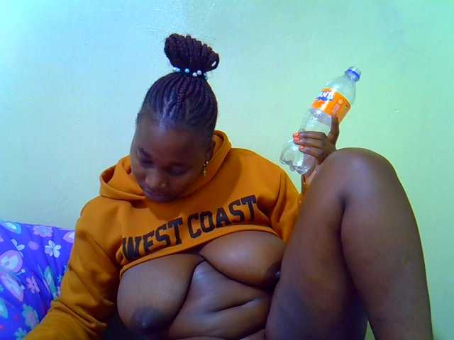 Molly-22 live cam on BongaCams