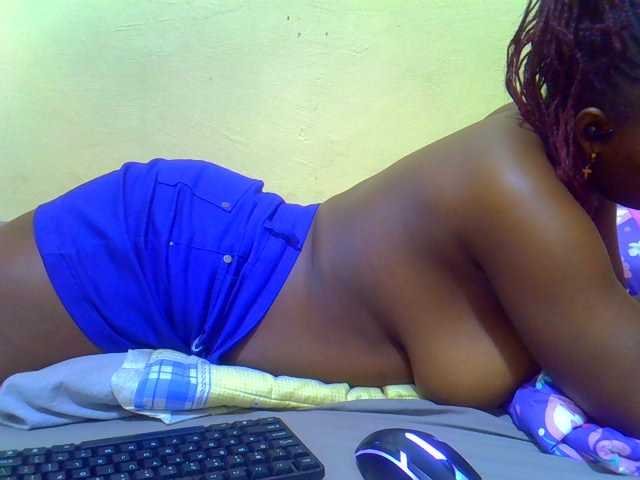 Molly-22 live cam on BongaCams