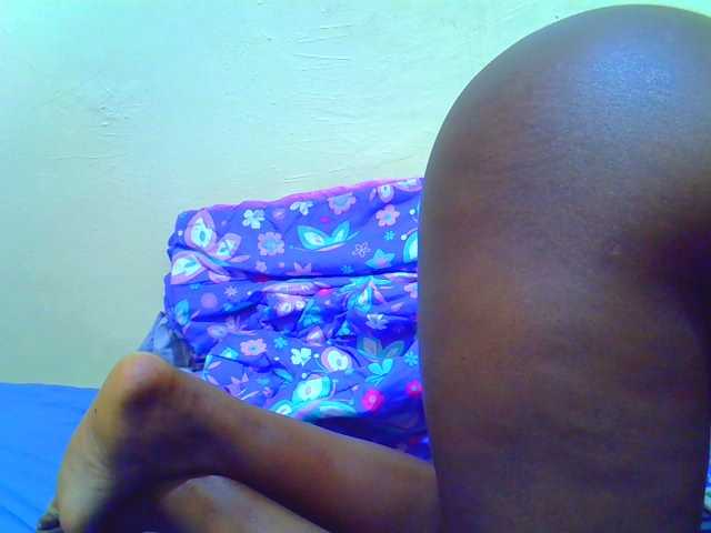 Molly-22 live cam on BongaCams