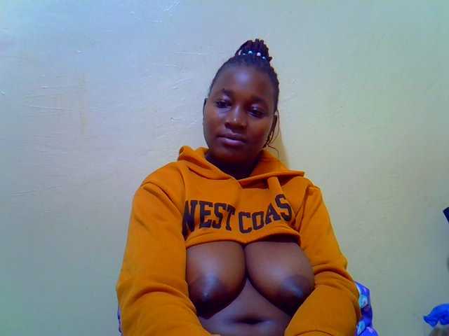 Molly-22 live cam on BongaCams