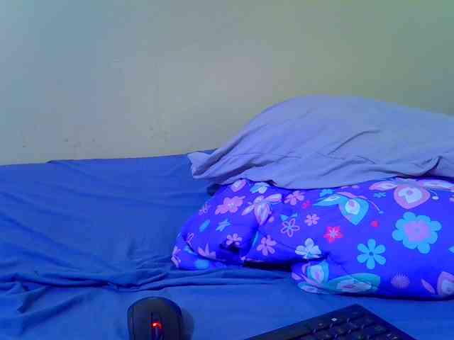 Molly-22 webcam