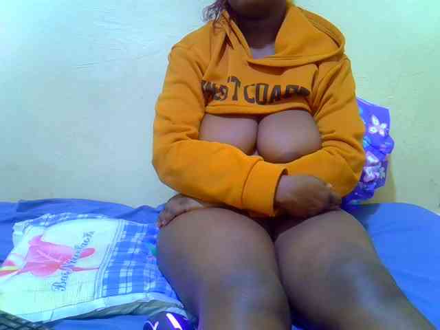 Molly-22 webcam