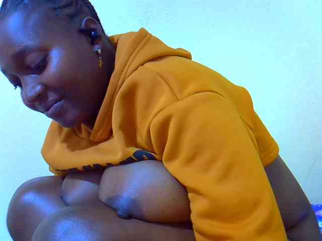 Molly-22 webcam