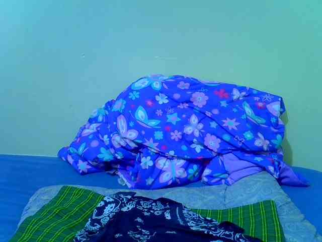 Molly-22 webcam