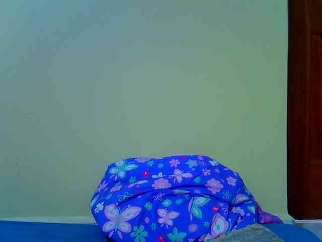 Molly-22 webcam