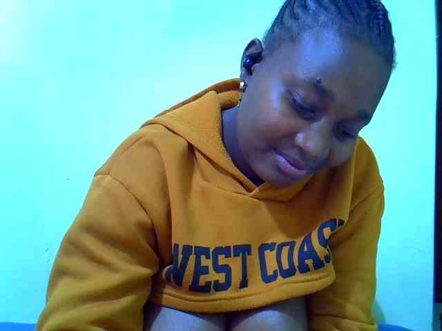 Molly-22 webcam