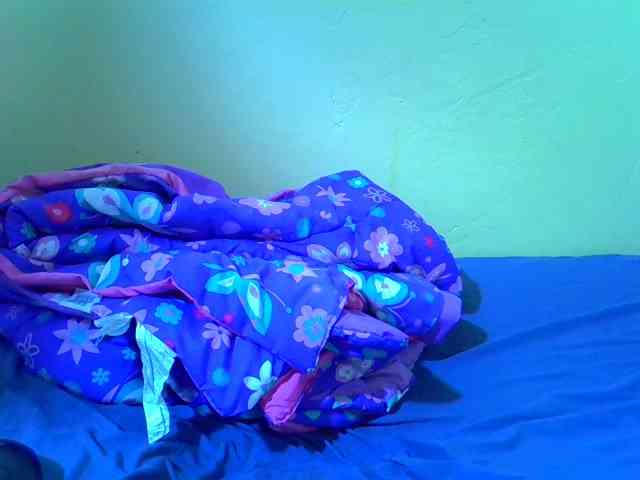 Molly-22 webcam