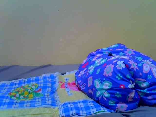 Molly-22 webcam