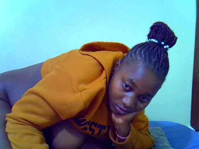 Molly-22 webcam