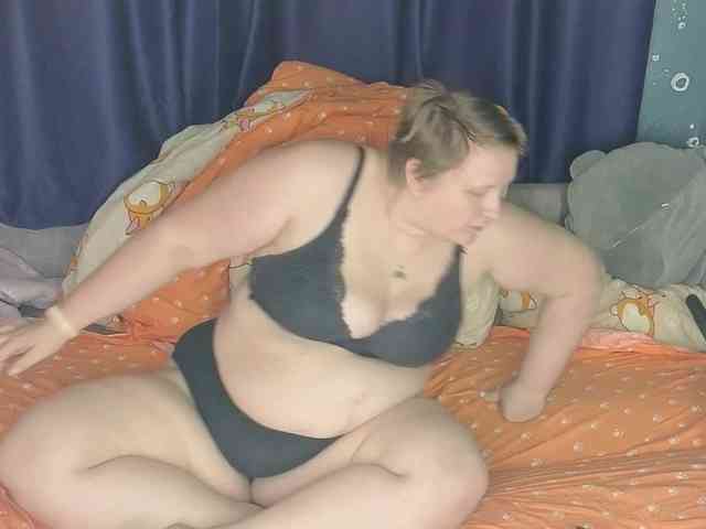 CuteHannaBBW webcam