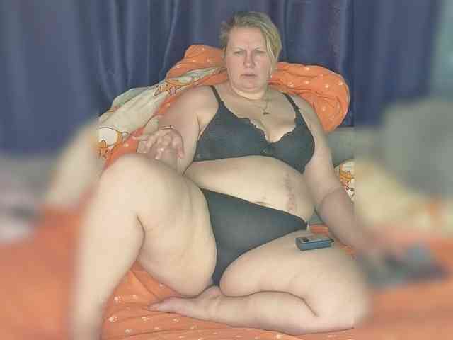 CuteHannaBBW webcam