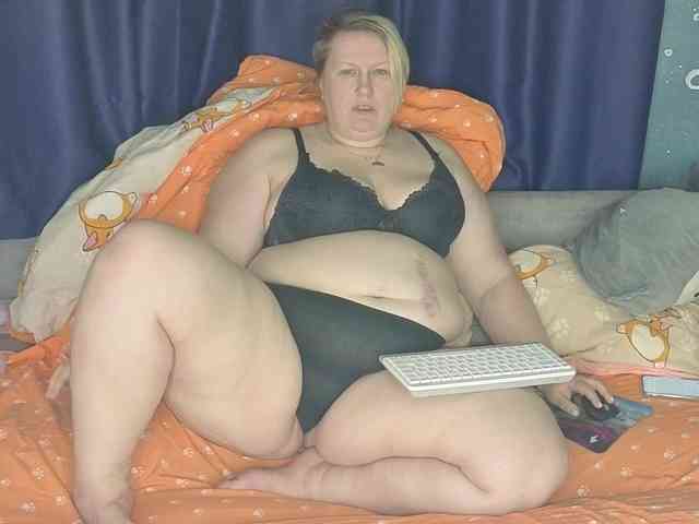CuteHannaBBW webcam