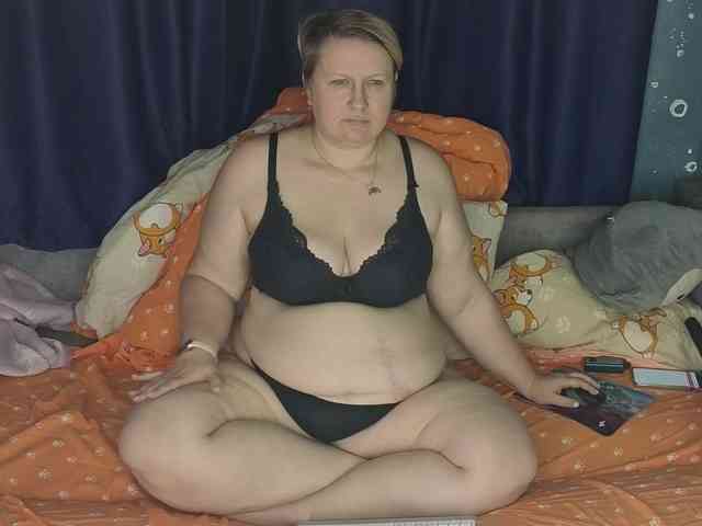 CuteHannaBBW webcam