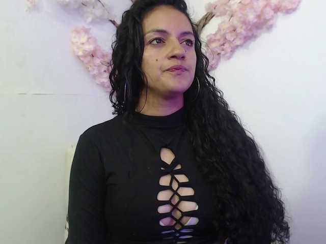 le modèle Renata-voss est en webcam porno dans un show sur le site bongacams, il possède les tags suivants: Latino/Hispanic,Brunette,Shaved