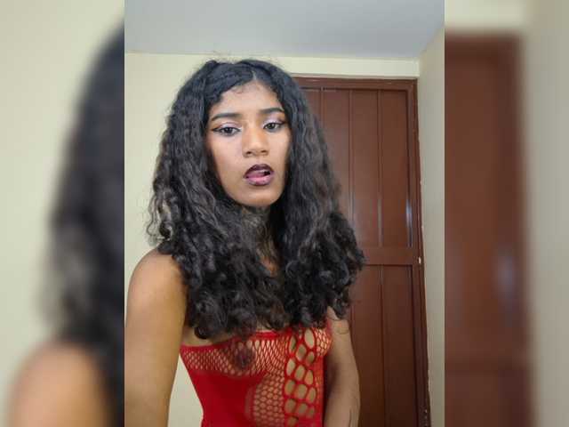 Valquiri1 live webcam show