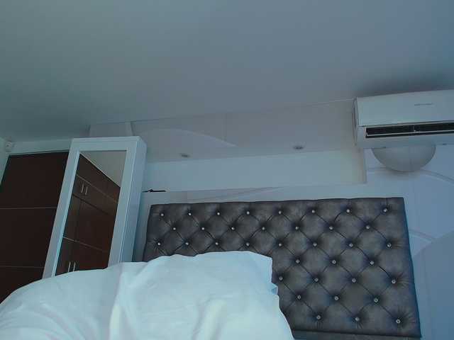 GiaMonroee live cam preview