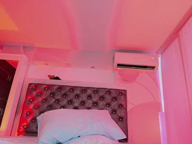 GiaMonroee live cam preview