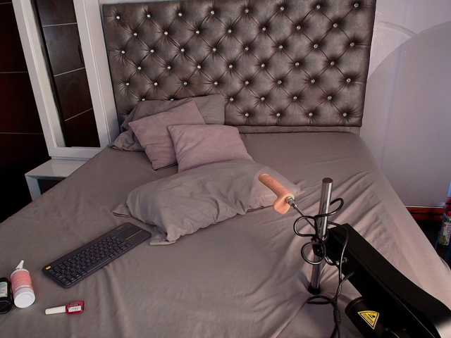 GiaMonroee live cam on BongaCams