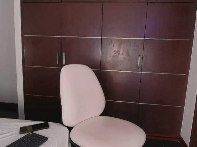 GiaMonroee live cam preview
