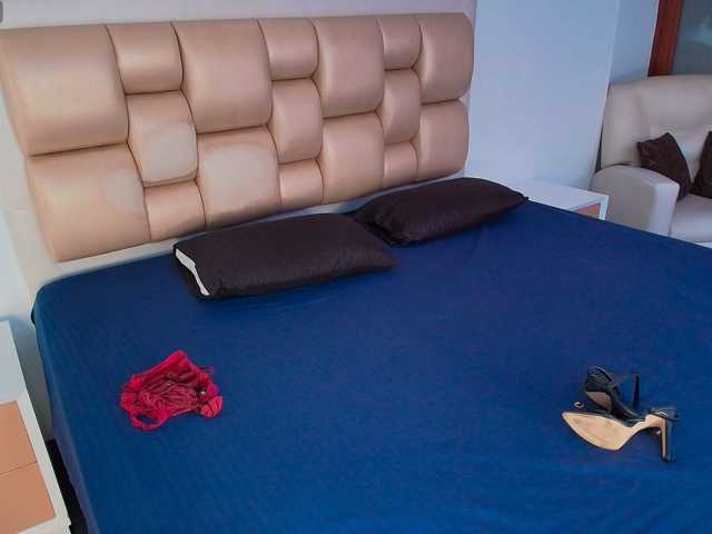 GiaMonroee live cam on BongaCams