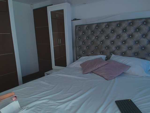 GiaMonroee live cam on BongaCams