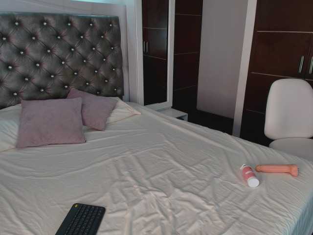 GiaMonroee live cam on BongaCams