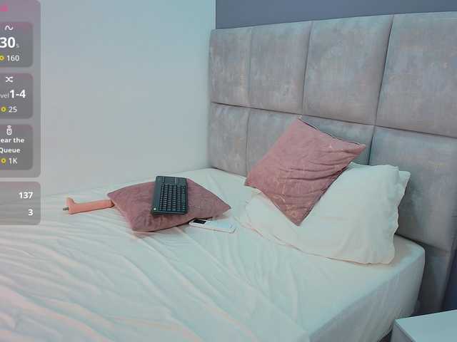 GiaMonroee live cam preview