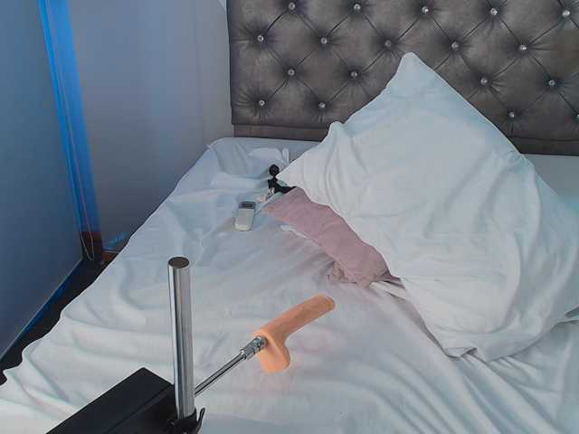 GiaMonroee live cam on BongaCams