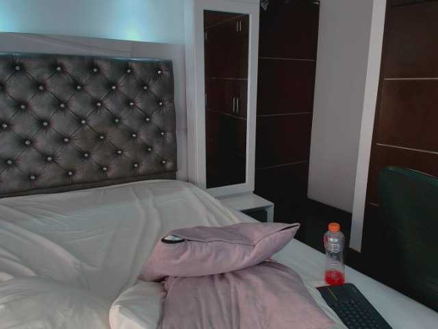 GiaMonroee live cam on BongaCams
