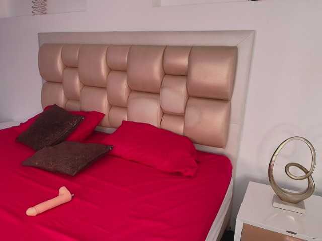 GiaMonroee live cam on BongaCams