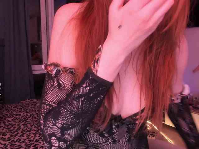 EmmieZeus webcam