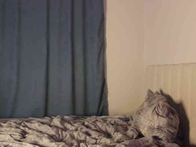 EmmieZeus webcam