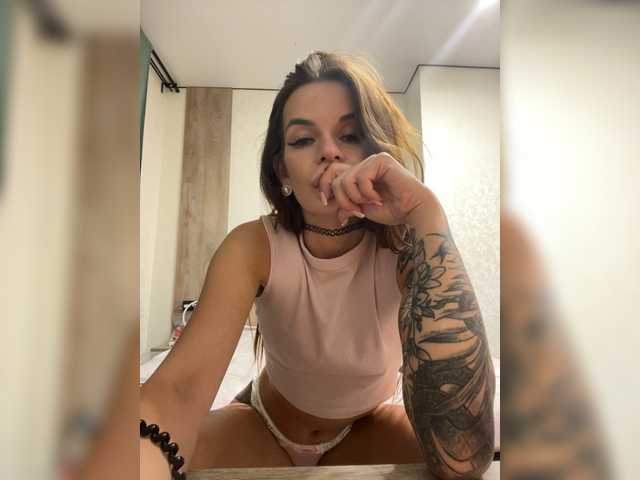 Emmafeetlovers3 live cam on BongaCams