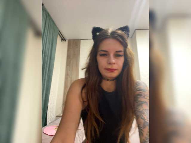 Emmafeetlovers3 live cam on BongaCams