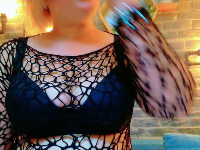Sensual-Arri live cam on BongaCams
