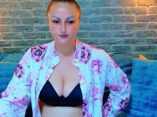 Sensual-Arri live webcam show
