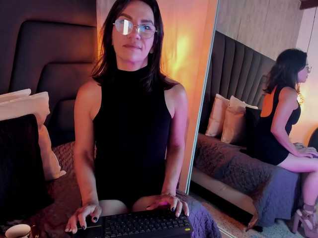 Agatha-milf live cam on BongaCams
