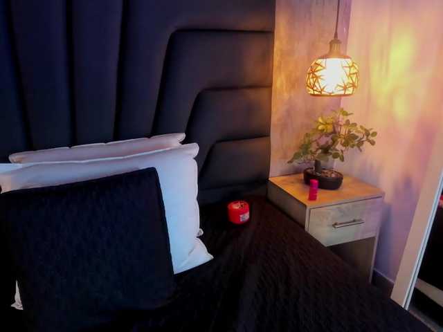 Agatha-milf live webcam show