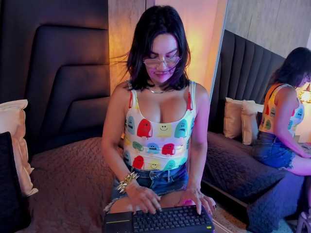 Agatha-milf live cam on BongaCams