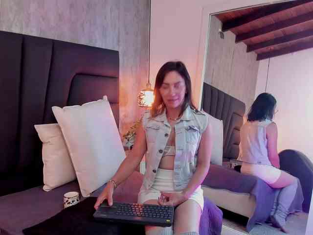 Agatha-milf webcam