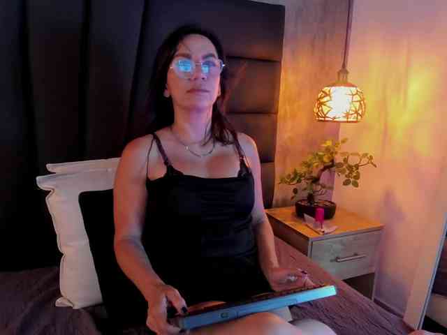 Agatha-milf webcam