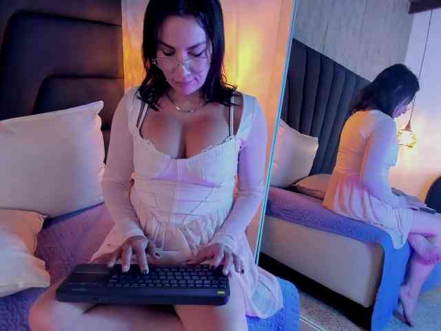 Agatha-milf webcam