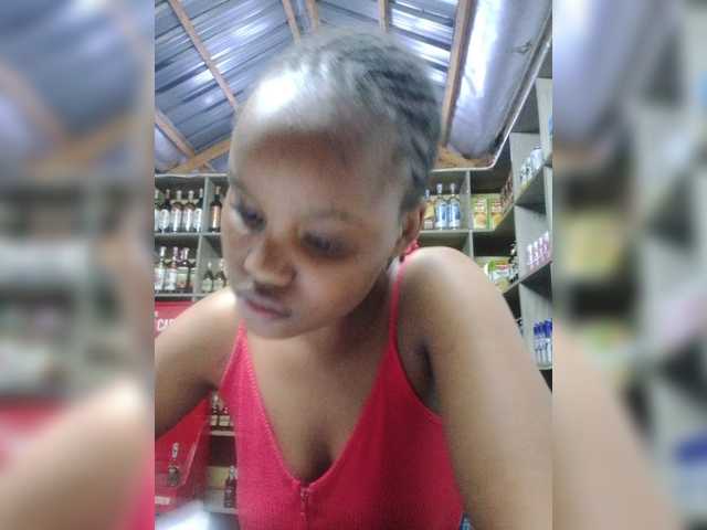 Lucie902 live cam