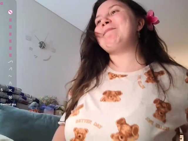 EleanoreZaucha live cam on BongaCams