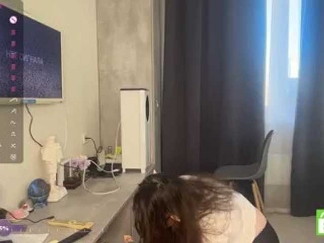 EleanoreZaucha live cam on BongaCams