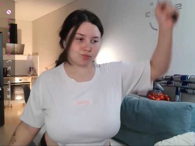 EleanoreZaucha live cam on BongaCams